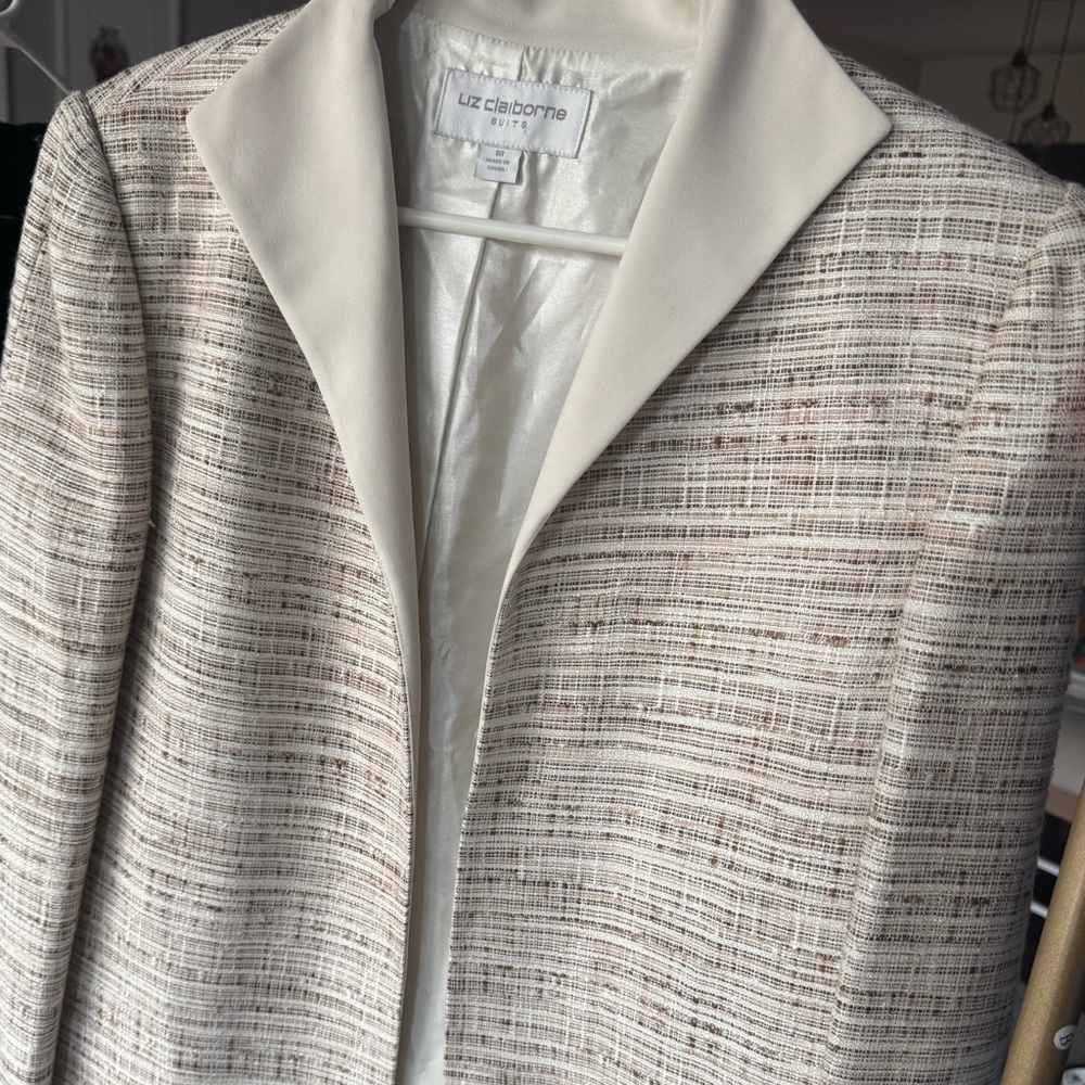 Liz Claiborne Women's Textured Cream and Tan Blazer- size 10
